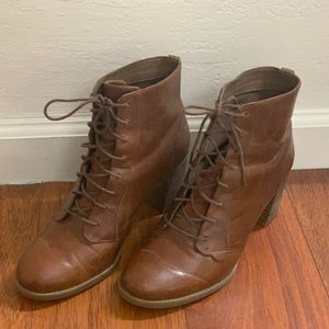 Timberland Women’s leather heel ankle boots